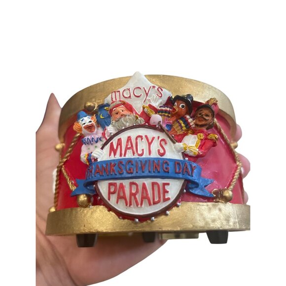 Macys 2002 Thanksgiving Day Parade Musical Waterglobe collectible SKU 8310 - Picture 14 of 16